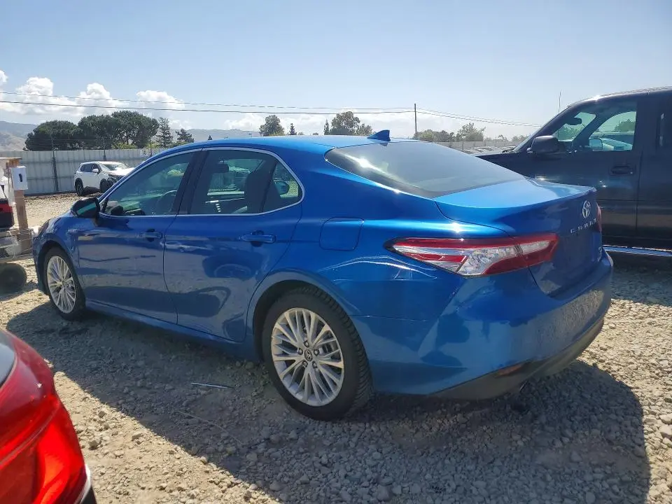 2020 TOYOTA CAMRY XLE  