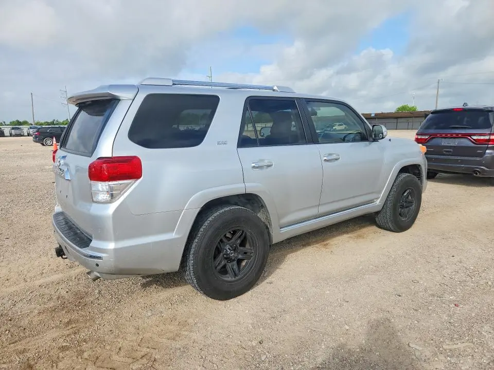 2010 TOYOTA 4RUNNER SR5  