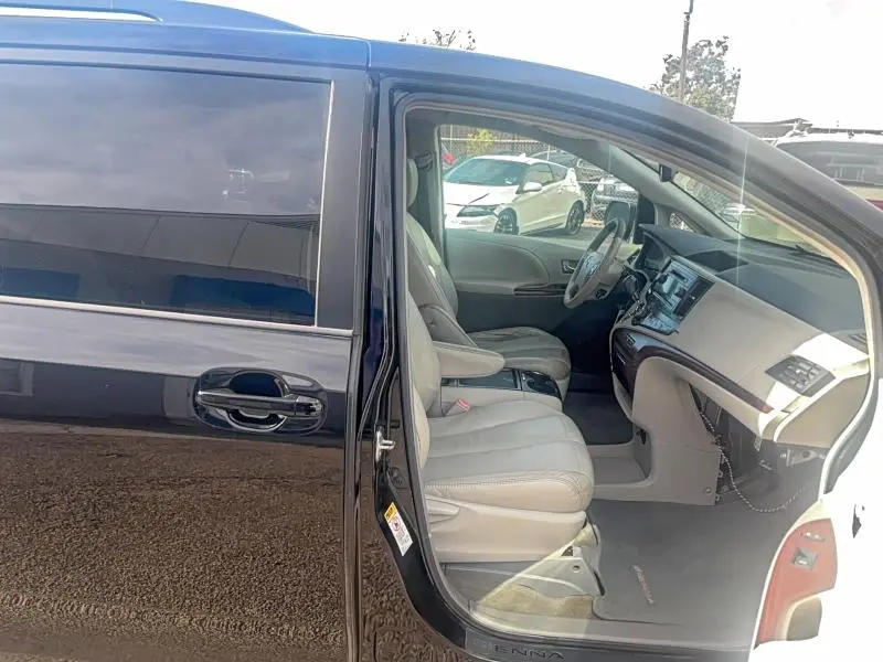 2011 TOYOTA SIENNA XLE  