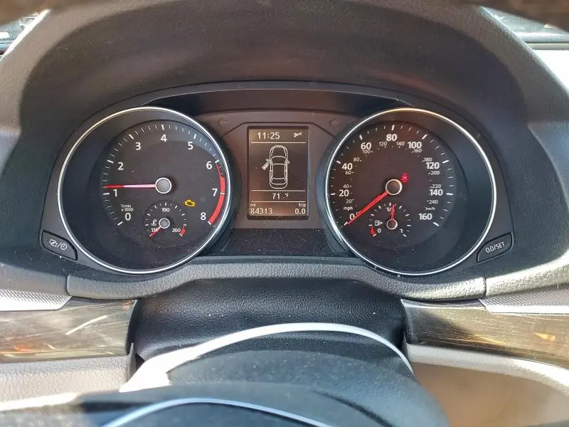 2018 VOLKSWAGEN PASSAT SE  