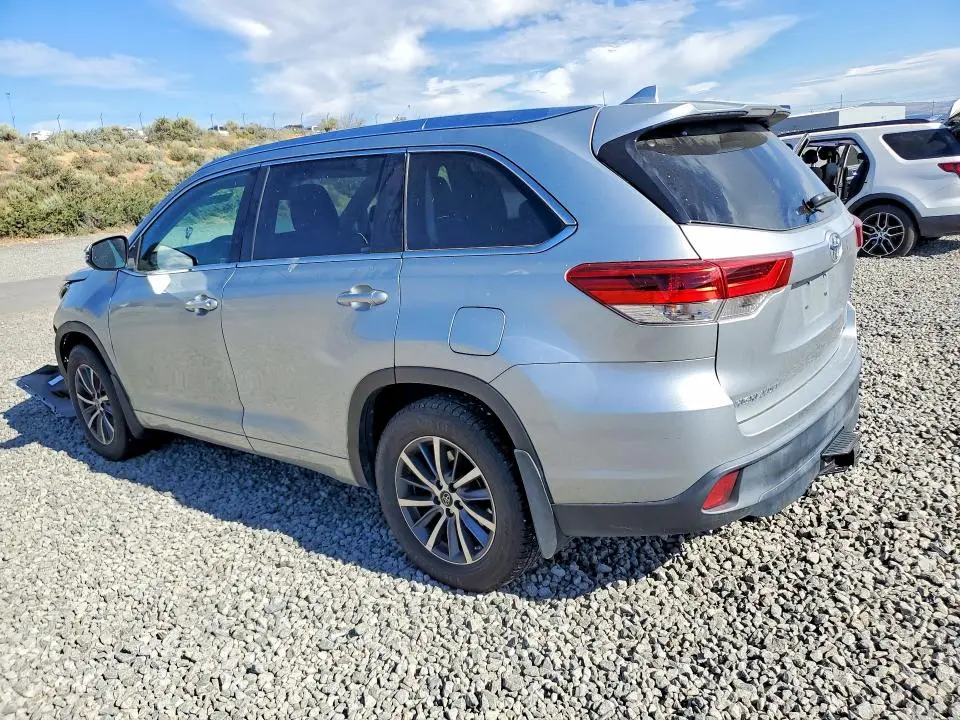 2018 TOYOTA HIGHLANDER XLE  