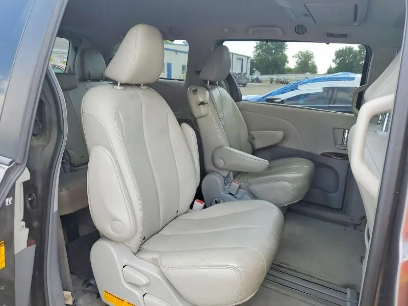 2013 TOYOTA SIENNA XLE 8-PASSENGER  
