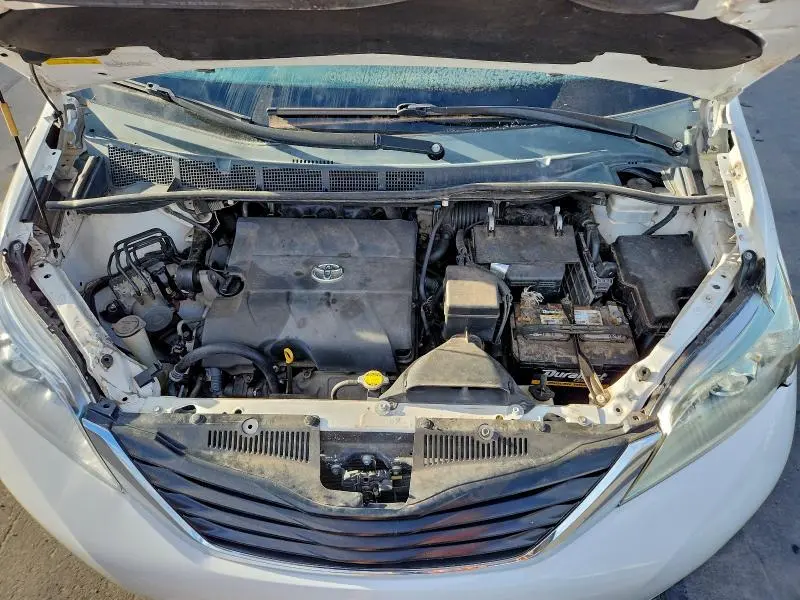 2011 TOYOTA SIENNA XLE  