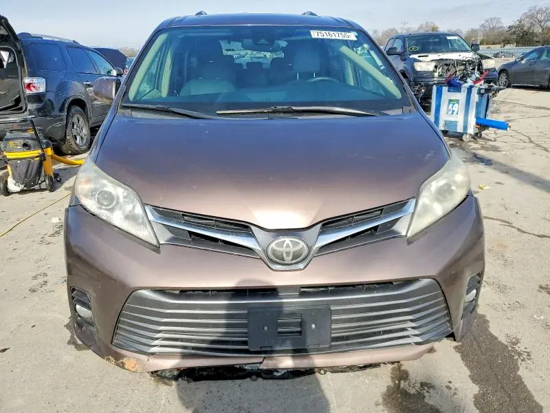 2018 TOYOTA SIENNA XLE 8-PASSENGER  