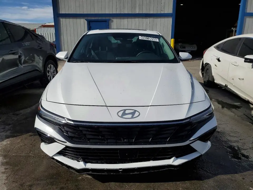 2025 HYUNDAI ELANTRA SEL  