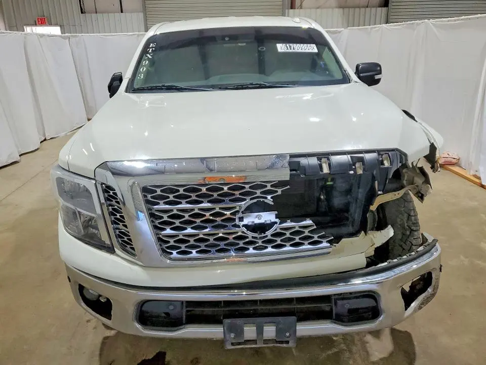 2017 NISSAN TITAN SV  