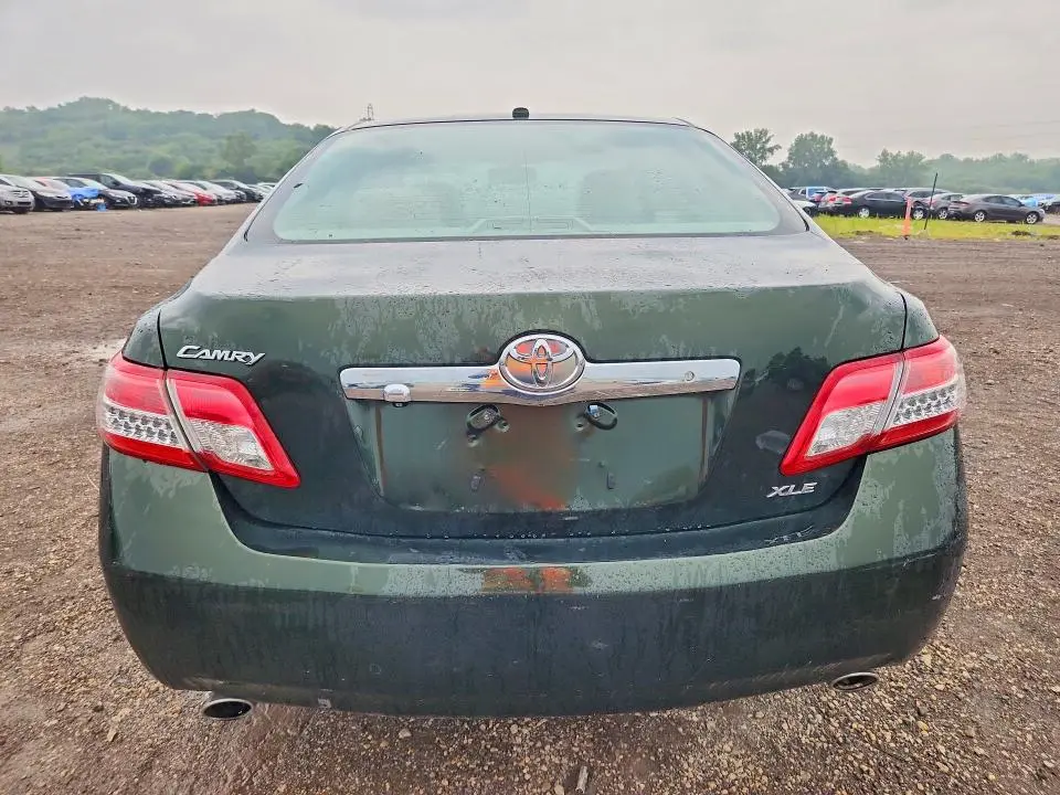 2010 TOYOTA CAMRY XLE V6  