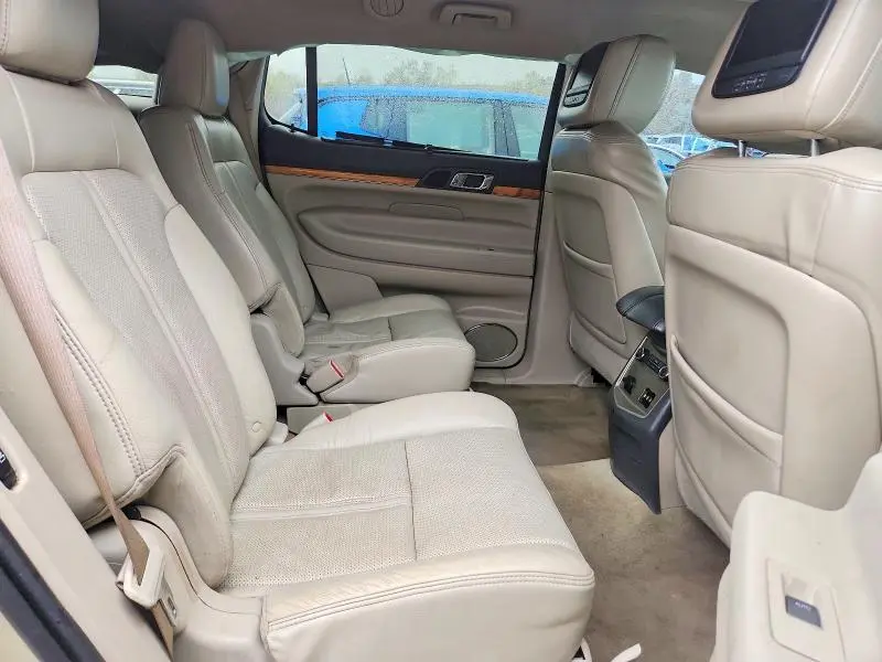 2011 LINCOLN MKT   