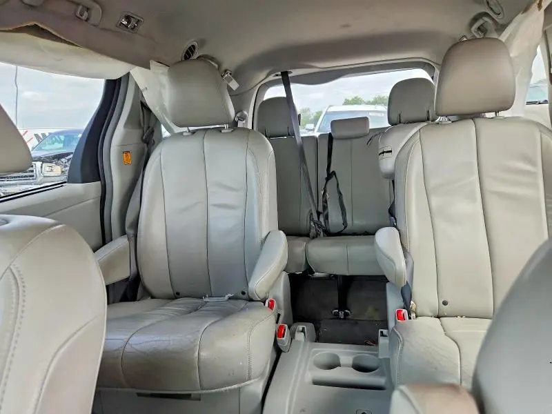 2013 TOYOTA SIENNA XLE 8-PASSENGER  