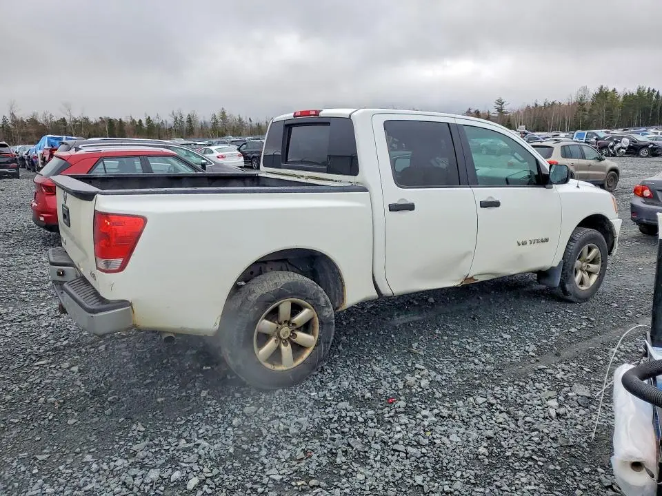 2014 NISSAN TITAN S  