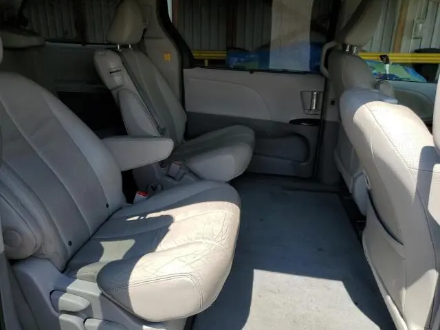 2012 TOYOTA SIENNA XLE  