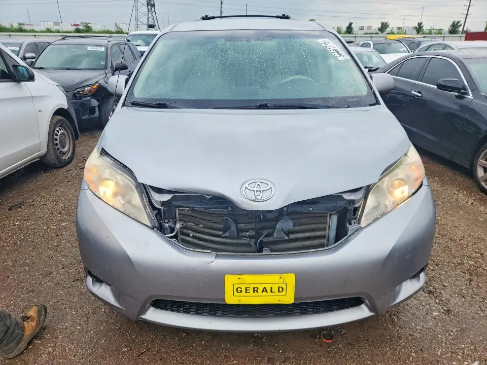 2012 TOYOTA SIENNA LE  