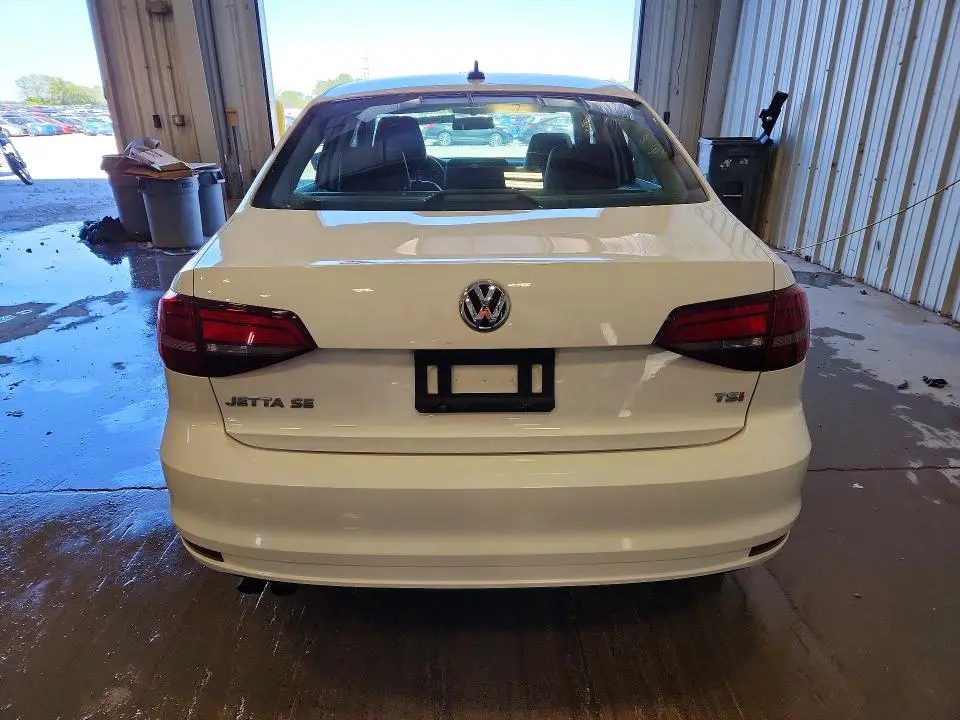 2016 VOLKSWAGEN JETTA SE  