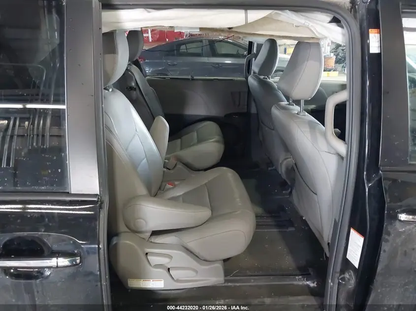 2015 TOYOTA SIENNA XLE 8 PASSENGER