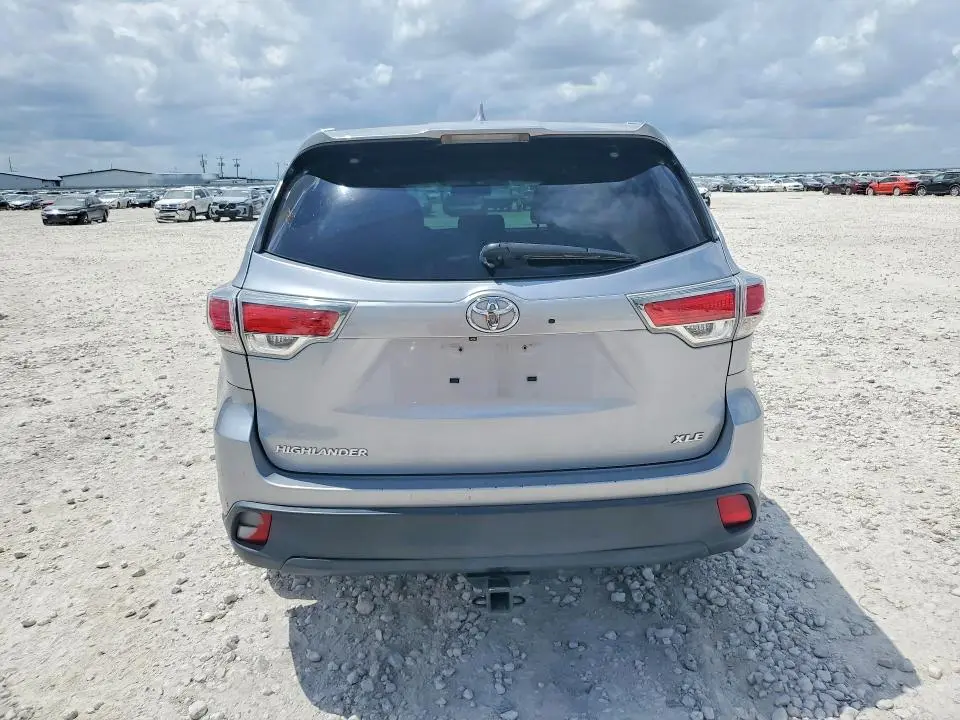 2016 TOYOTA HIGHLANDER XLE  