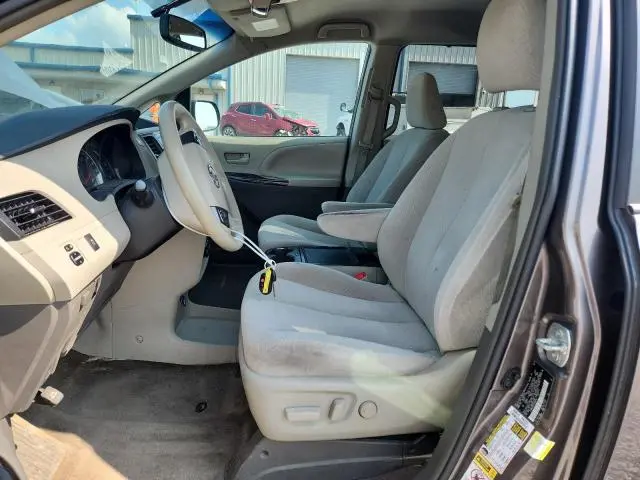 2013 TOYOTA SIENNA LE  