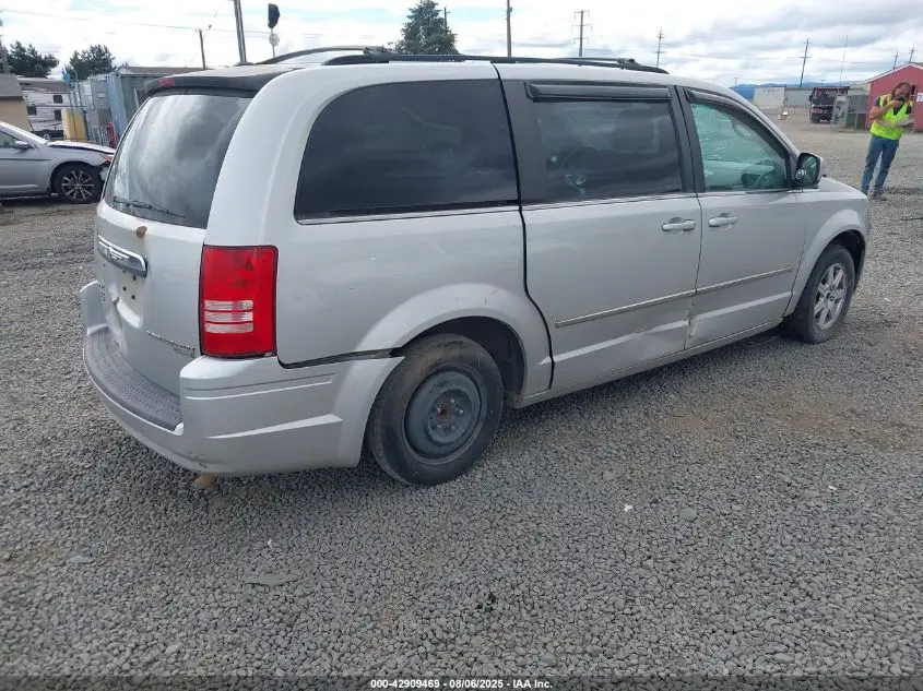 2010 CHRYSLER TOWN & COUNTRY TOURING