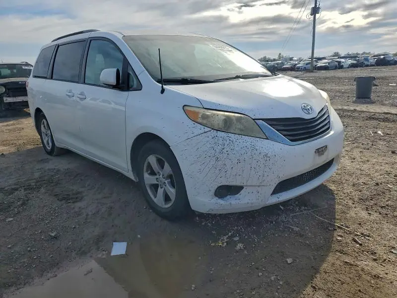 2011 TOYOTA SIENNA LE  