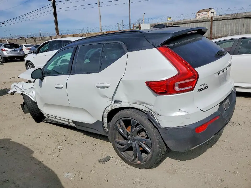 2019 VOLVO XC40 T5 R-DESIGN  
