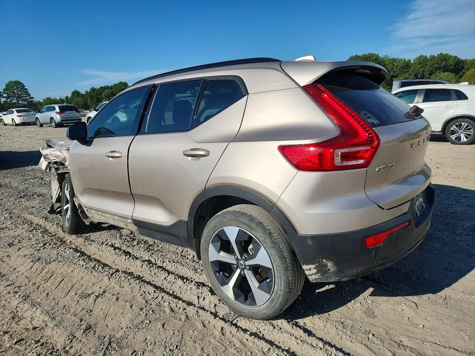 2024 VOLVO XC40 PLUS  