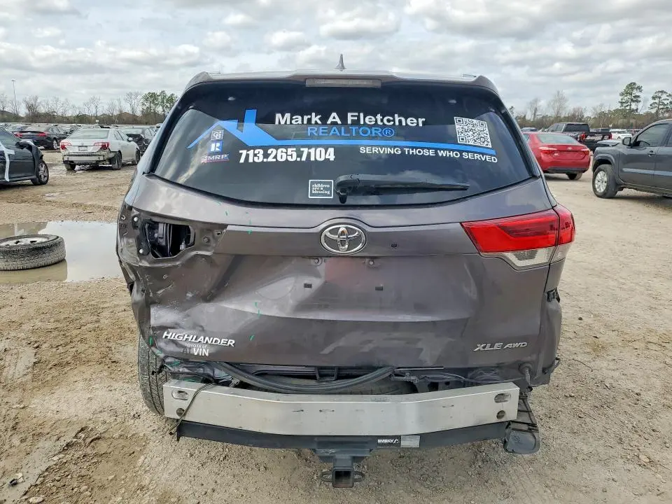2019 TOYOTA HIGHLANDER SE  