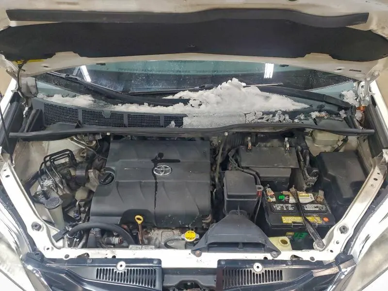 2014 TOYOTA SIENNA LE  