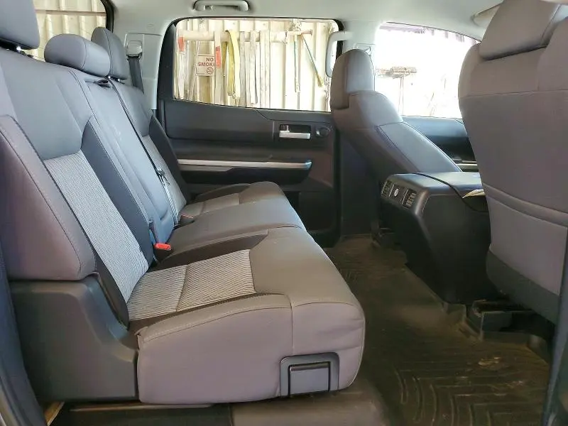 2015 TOYOTA TUNDRA CREWMAX SR5  