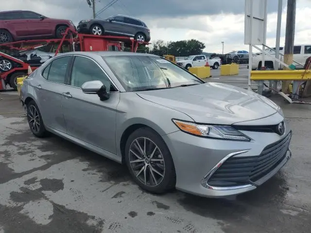 2021 TOYOTA CAMRY XLE  