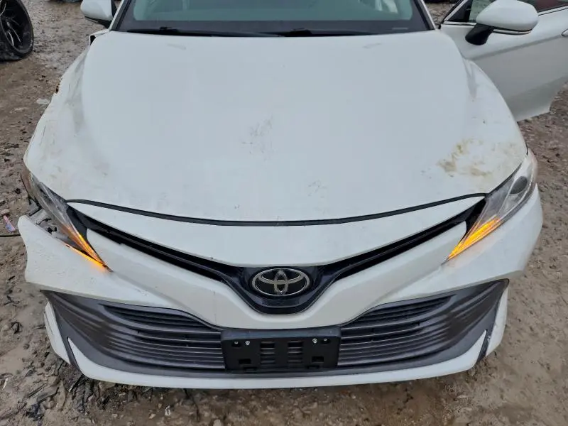 2020 TOYOTA CAMRY XLE  