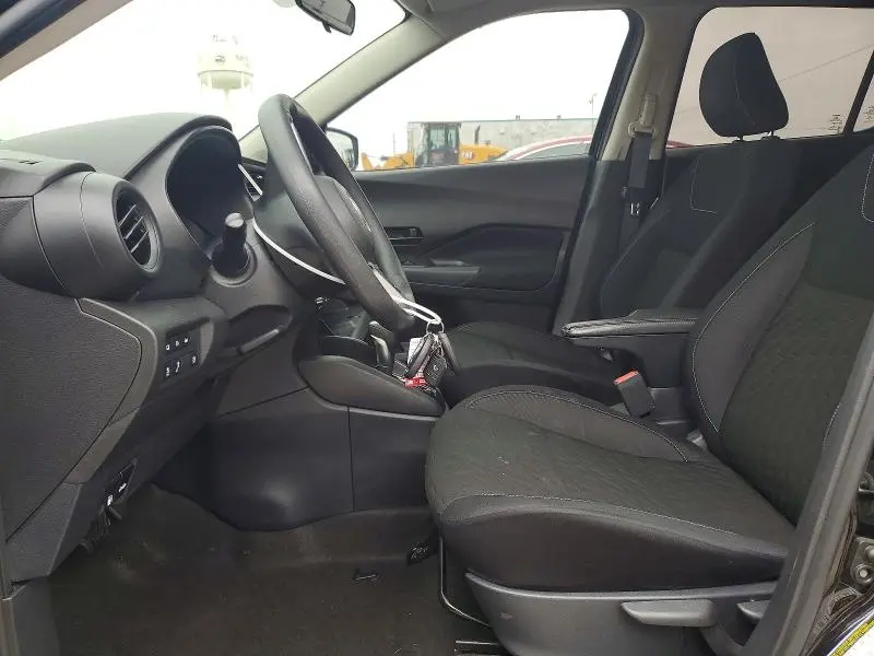 2022 NISSAN KICKS S  