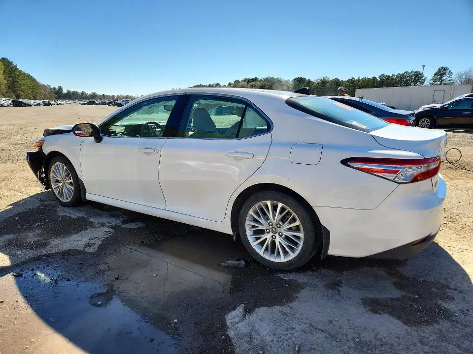 2018 TOYOTA CAMRY XLE  