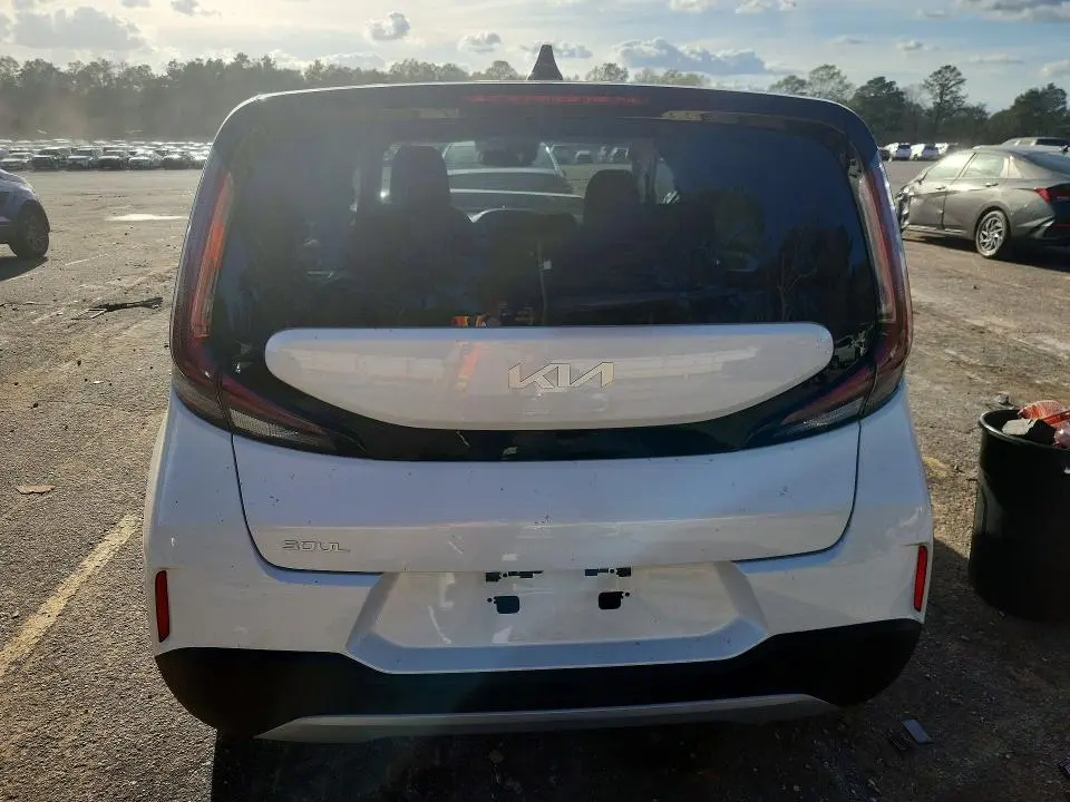 2025 KIA SOUL LX  