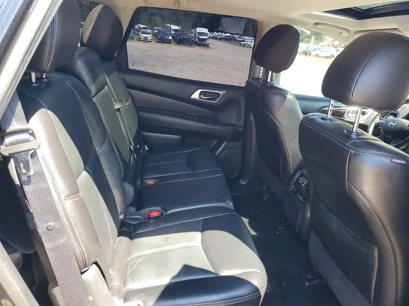 2016 NISSAN PATHFINDER SL  