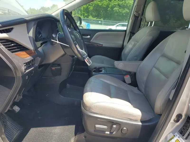 2017 TOYOTA SIENNA LIMITED PREMIUM 7-PASSENGER  