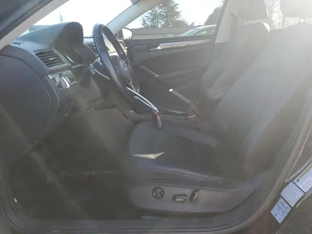 2017 VOLKSWAGEN PASSAT SE  