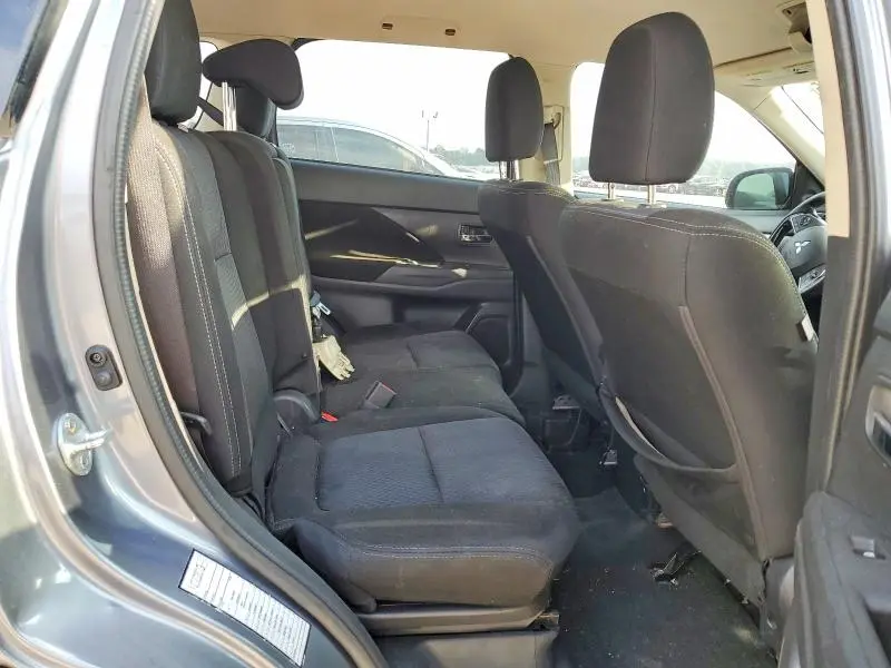 2018 MITSUBISHI OUTLANDER SE  