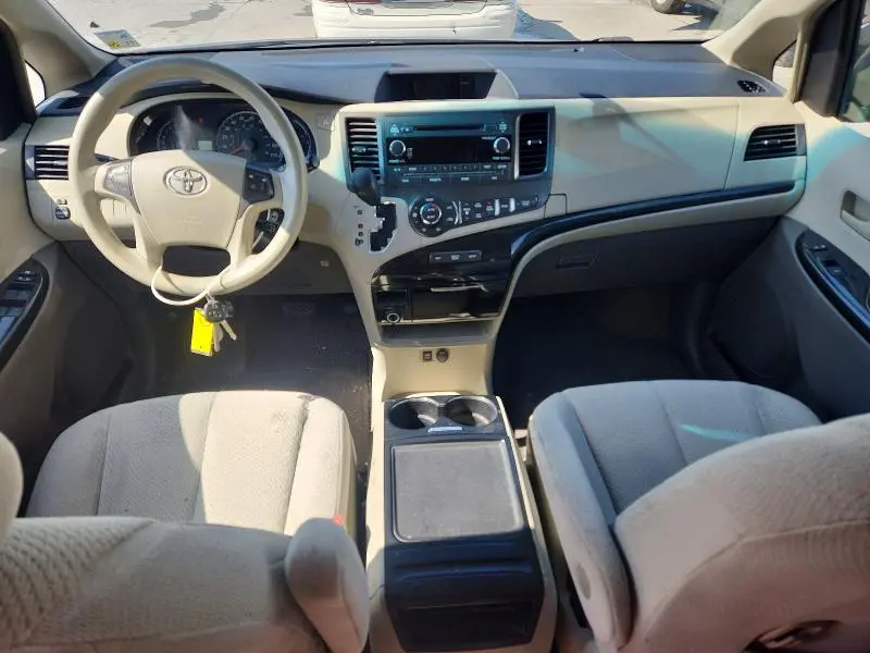 2014 TOYOTA SIENNA LE 8-PASSENGER  
