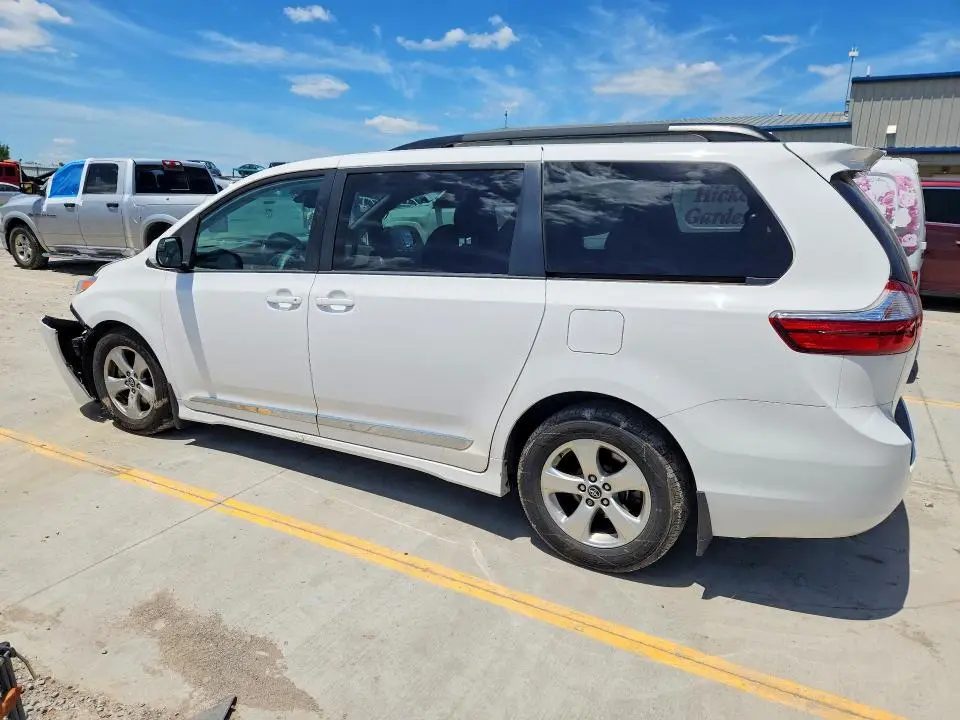 2019 TOYOTA SIENNA LE/XLE  