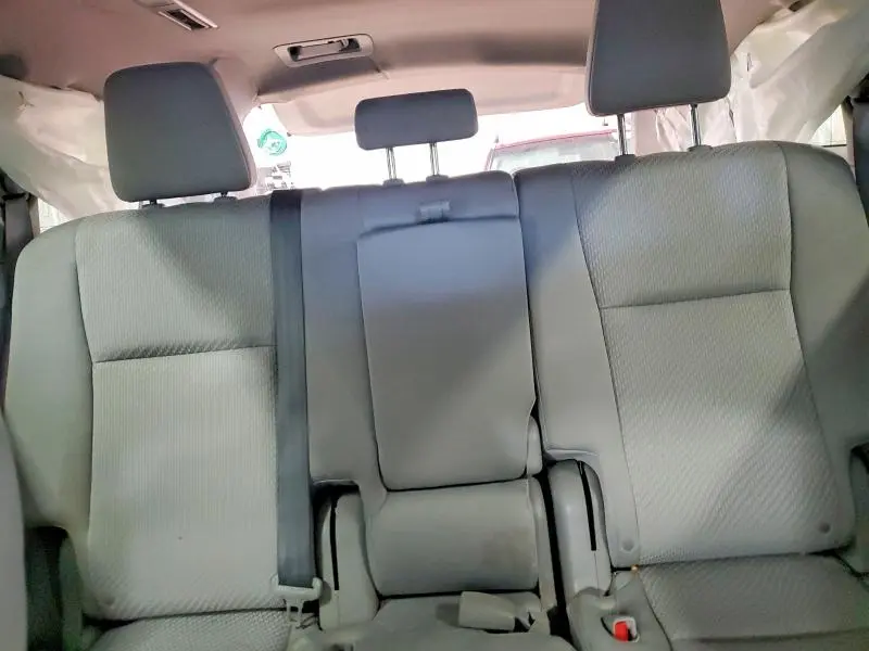 2016 TOYOTA HIGHLANDER LE  