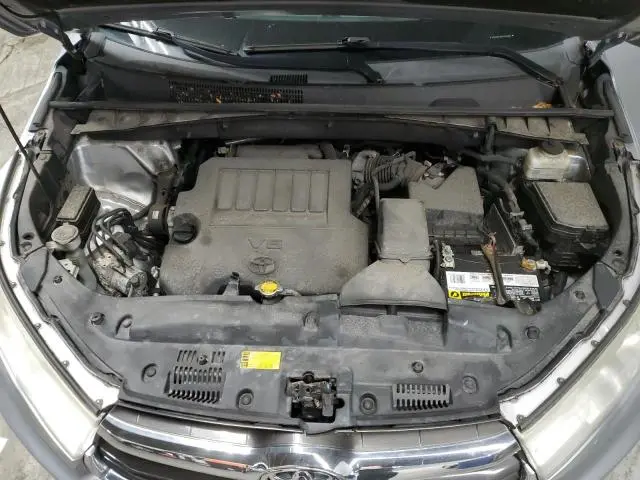 2014 TOYOTA HIGHLANDER LE  