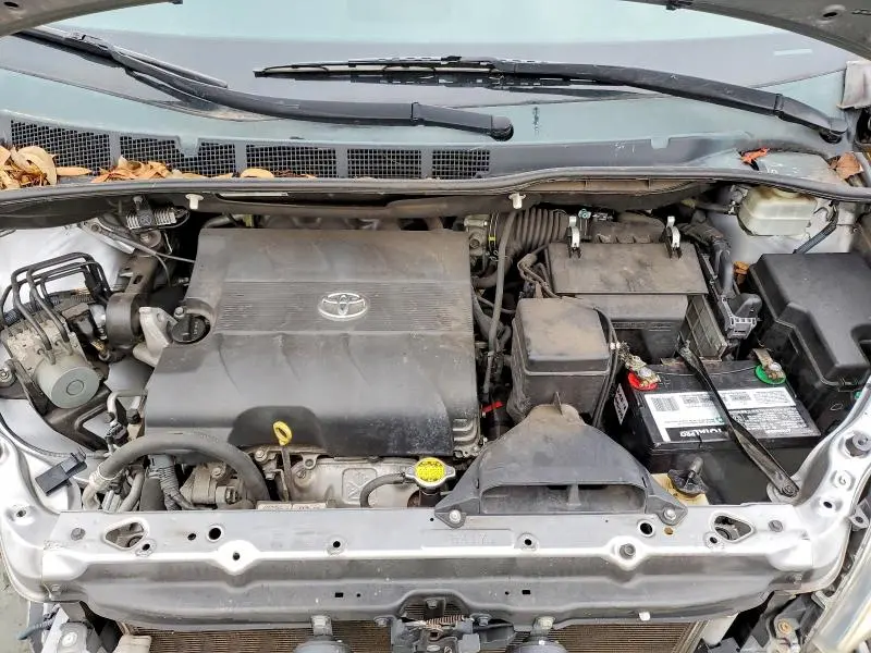 2013 TOYOTA SIENNA LE  