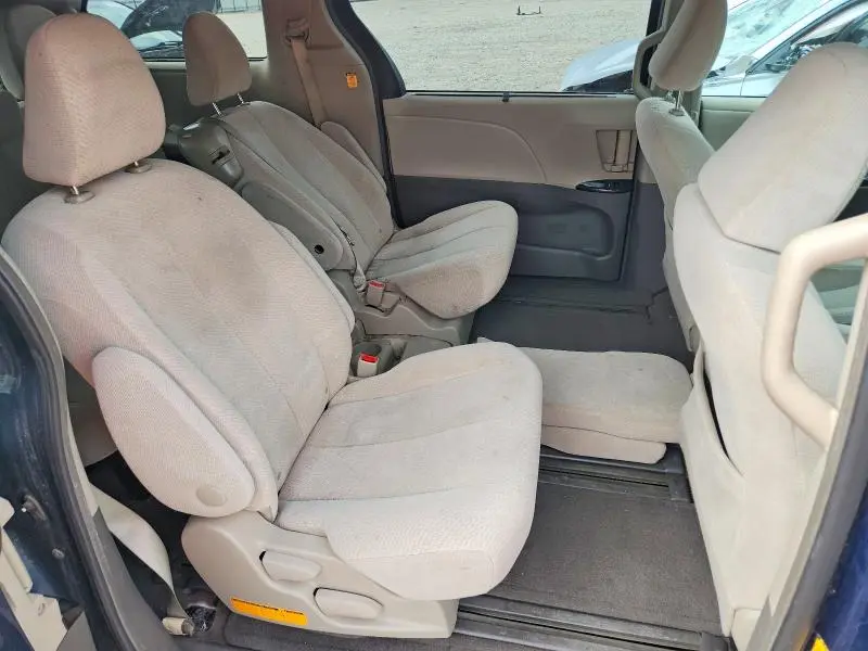 2012 TOYOTA SIENNA LE  