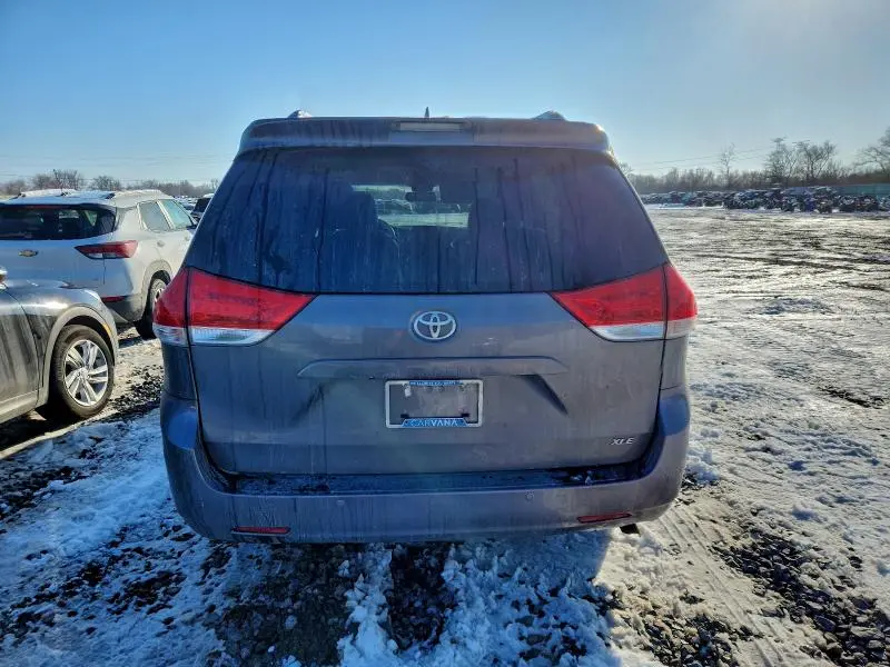 2011 TOYOTA SIENNA XLE  