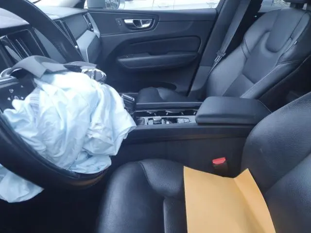 2018 VOLVO XC60 T6 MOMENTUM  