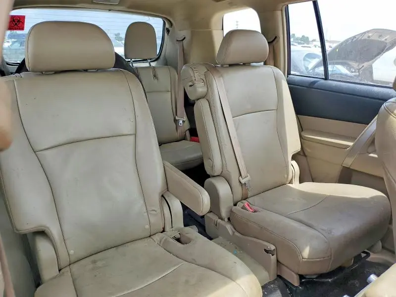 2012 TOYOTA HIGHLANDER SE  