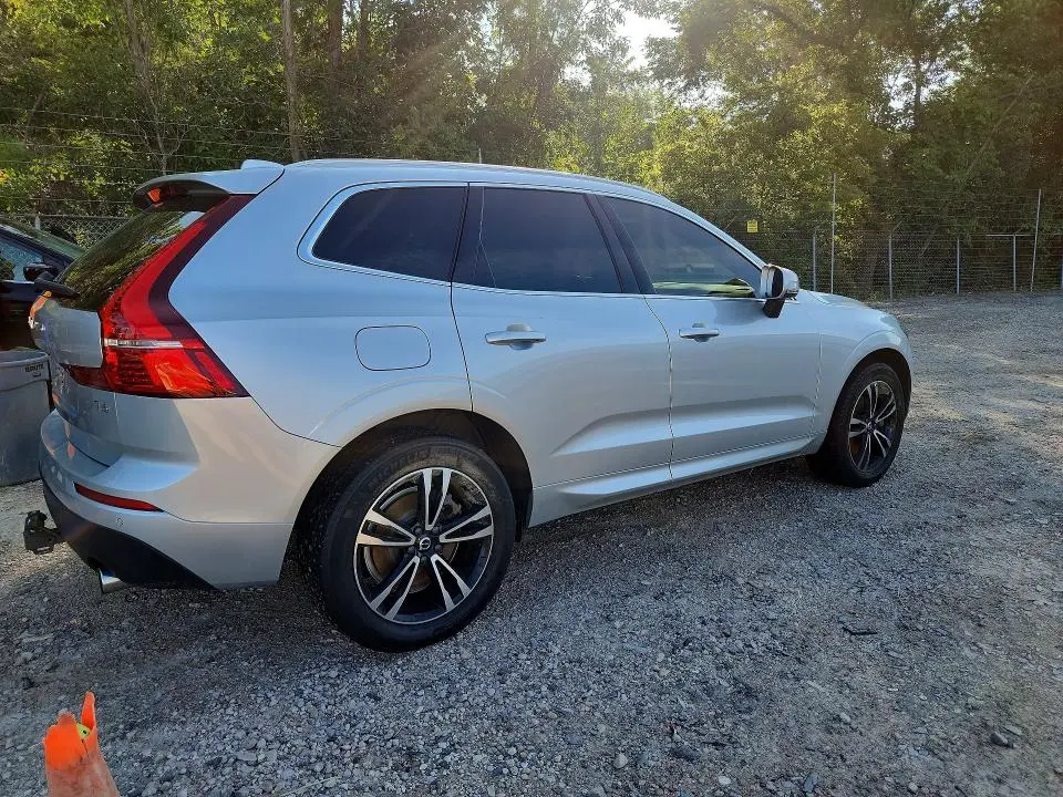 2020 VOLVO XC60 T6 MOMENTUM  
