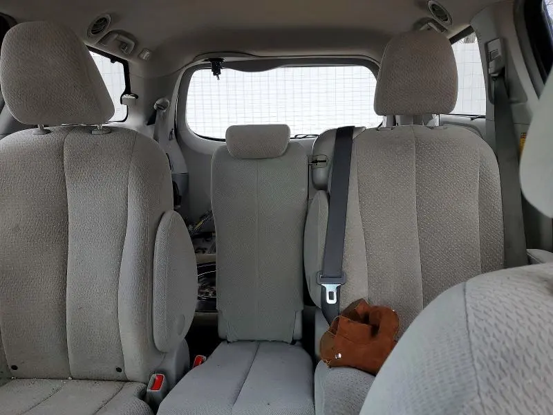 2014 TOYOTA SIENNA LE 8-PASSENGER  