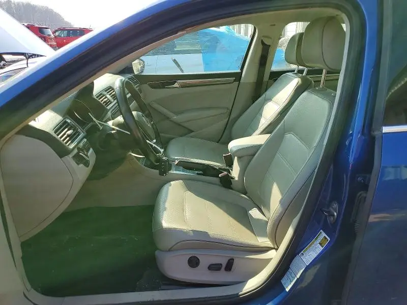 2017 VOLKSWAGEN PASSAT SE  