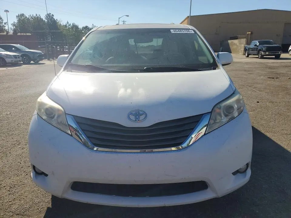 2014 TOYOTA SIENNA XLE 8-PASSENGER  