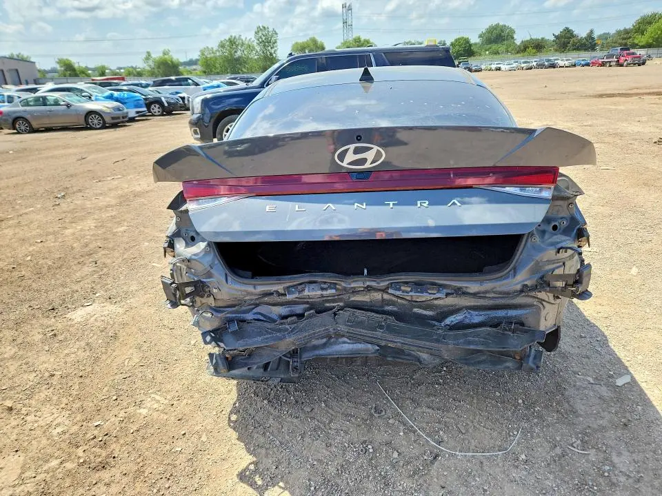 2024 HYUNDAI ELANTRA SEL  